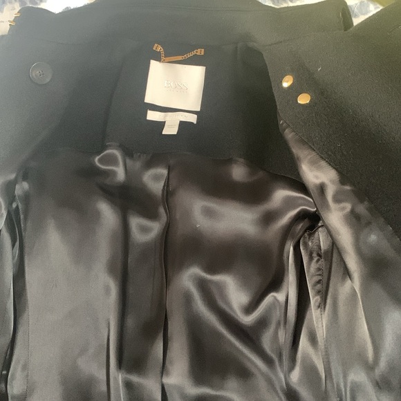 Woman’s coat - Picture 7 of 8